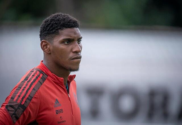 Sem espaço no Flamengo, Hugo Souza tem negociação avançada com o Benfica