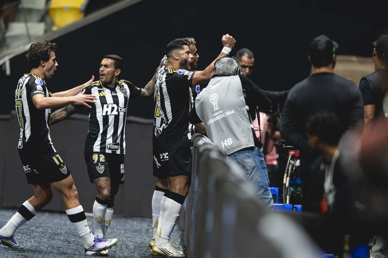 Imagem da noticia Hulk decide no fim, e Atlético-MG vence o Godoy Cruz de virada na Sul-Americana