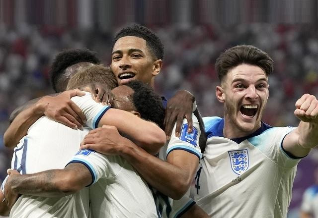 Imagem da noticia Dominante, Inglaterra goleia Irã por 6 a 2 em estreia na Copa do Mundo