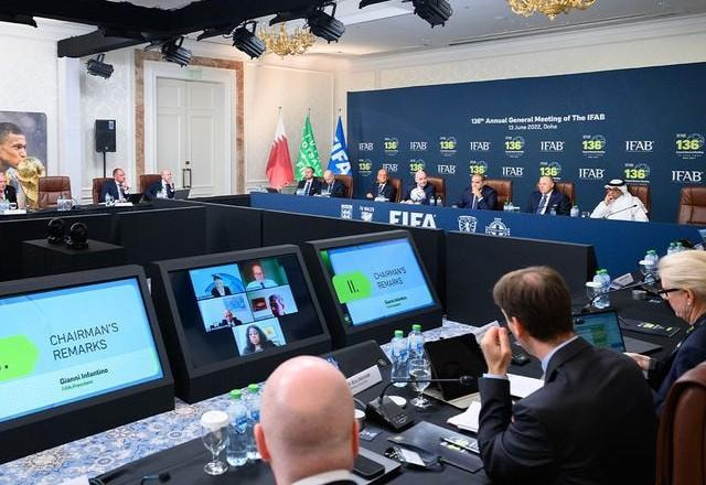 Imagem da noticia International Board estuda parar cronômetro em partidas de futebol
