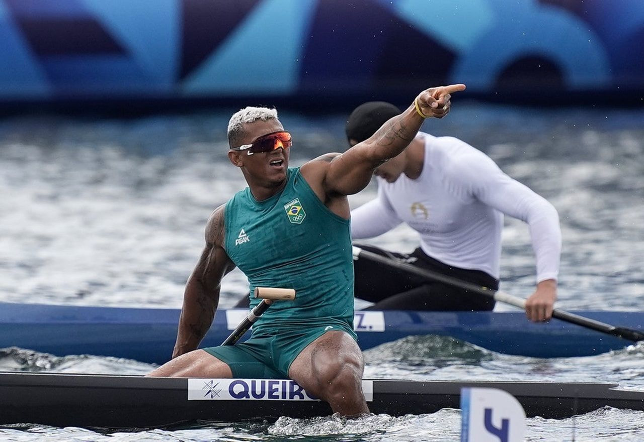 Imagem da noticia Isaquias Queiroz acelera no fim e ganha prata no C1 1000m da canoagem de velocidade em Paris 2024
