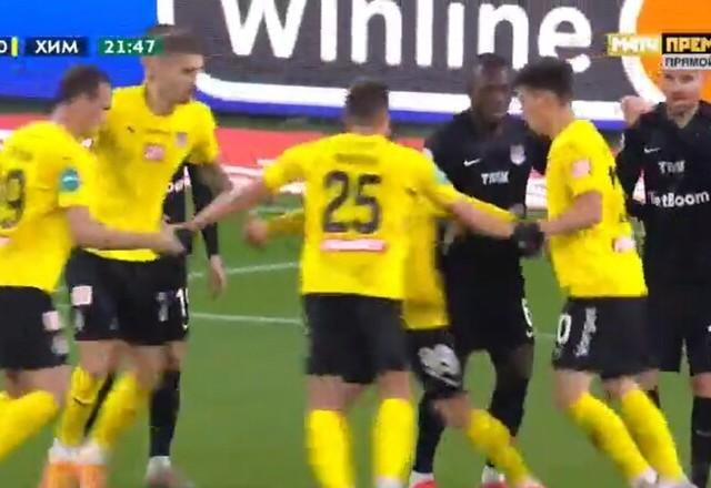 Imagem da noticia Jogadores fazem ciranda em cobrança do escanteio e roubam a cena na Rússia