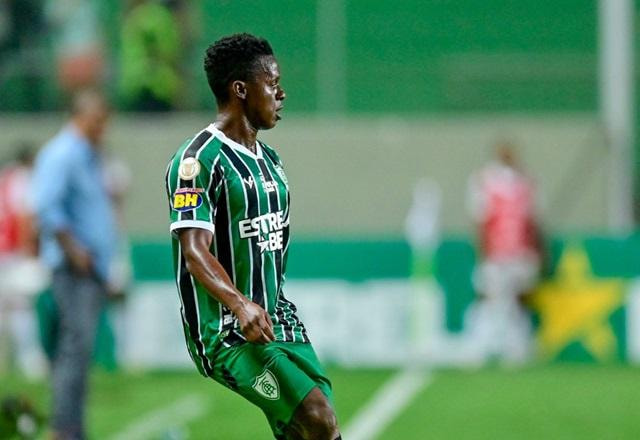 Imagem da noticia Santos anuncia contratação do meia Cazares, ex-Galo e Corinthians