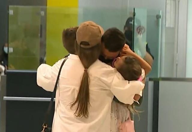 Imagem da noticia Júnior Moraes retorna ao Brasil e protagoniza cenas de emoção em desembarque