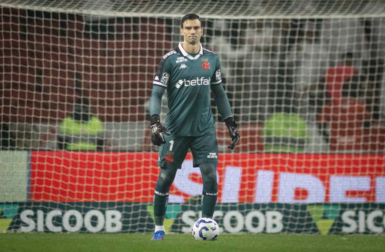 Imagem da noticia Vasco indica contusão de Léo Jardim após ressonância