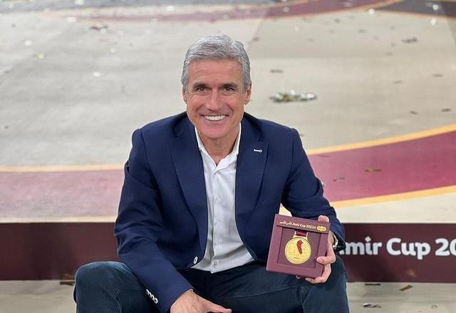 Imagem da noticia Acertado com o Botafogo, Luís Castro se despede de clube do Catar