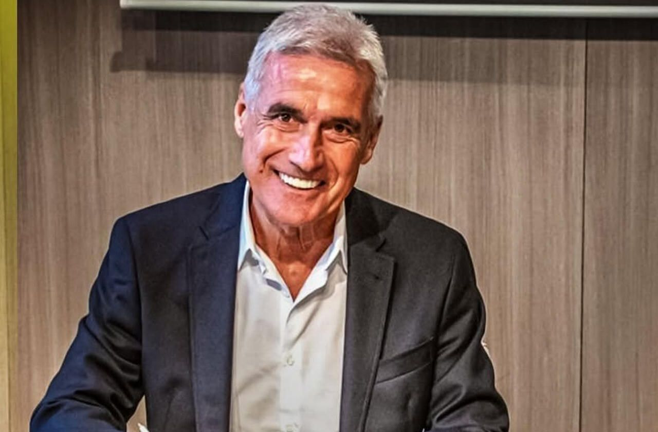 Imagem da noticia Grêmio acelera planejamento e inicia trabalho com Luis Castro para 2026