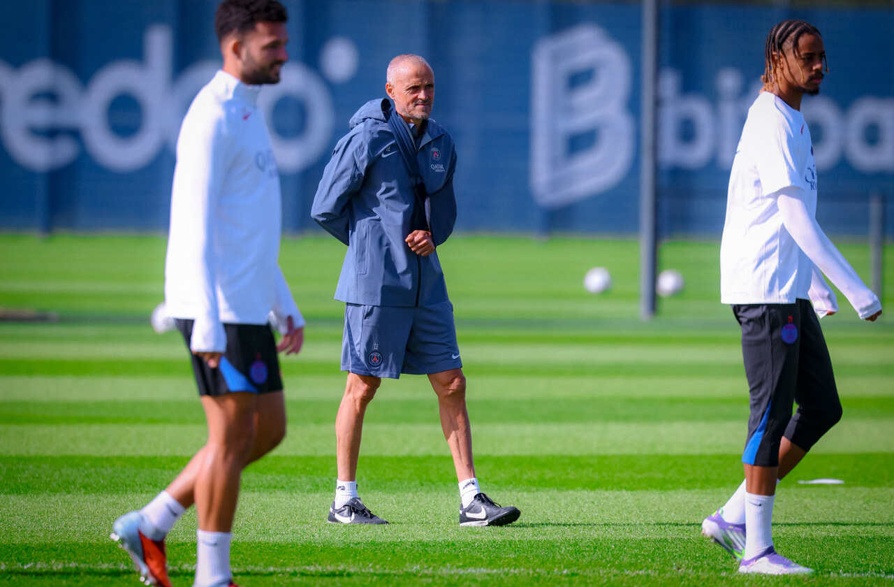 Imagem da noticia PSG se irrita com clássico pela Ligue 1 no mesmo horário da Bola de Ouro