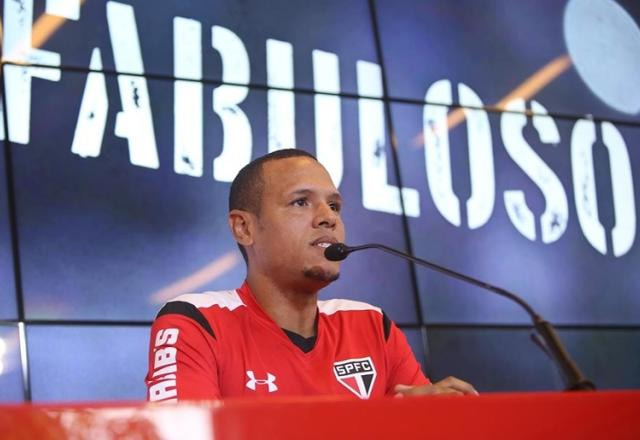 Imagem da noticia Arena SBT recebe o ex-atacante Luis Fabiano, ídolo do São Paulo
