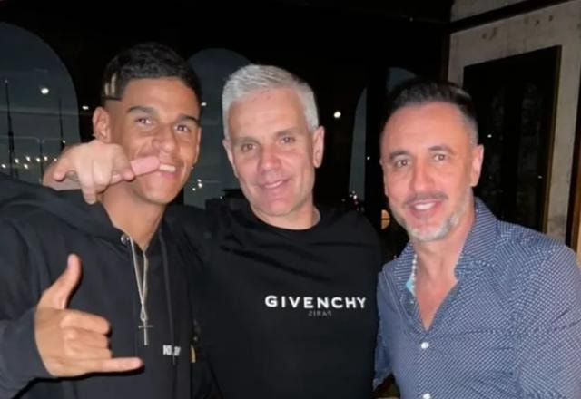 Imagem da noticia Luva de Pedreiro se encontra com Vítor Pereira, do Corinthians: "Bora, professor"