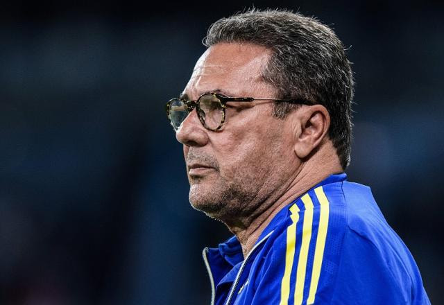 Cruzeiro anuncia saída do técnico Vanderlei Luxemburgo