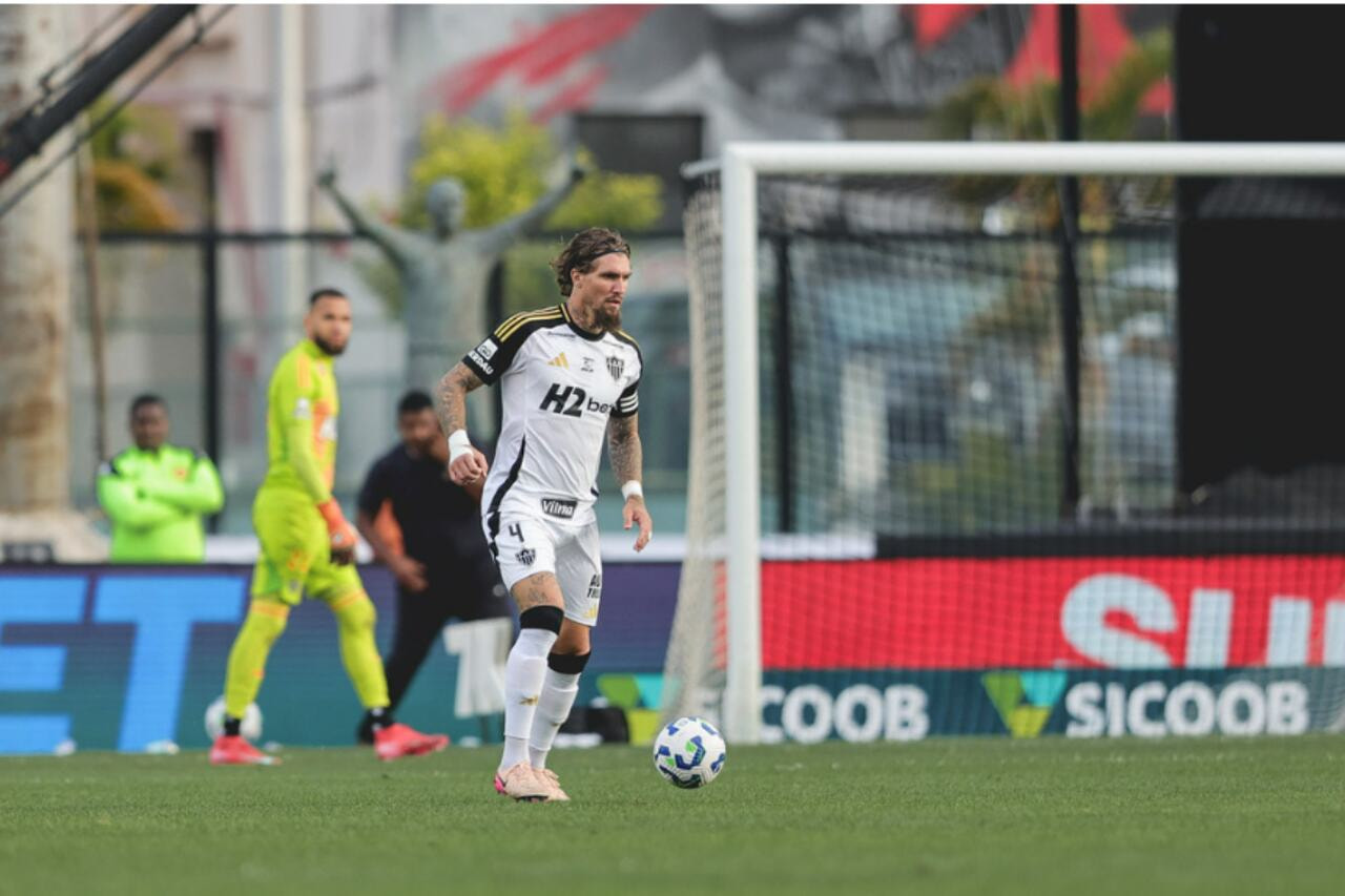 Imagem da noticia Em alta no Atlético, Lyanco projeta duelo pela Sul-Americana: "Muito difícil"
