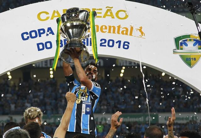 Imagem da noticia Maicon, meia ex-São Paulo e Grêmio, anuncia aposentadoria do futebol
