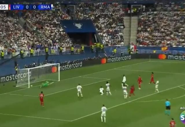 Imagem da noticia Mané invade a área, finaliza, Courtois defende e a bola vai na trave