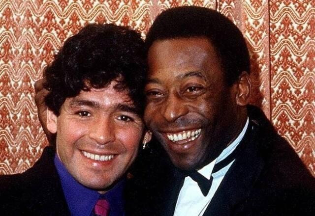 Imagem da noticia Família de Maradona reverencia Pelé como Rei do Futebol