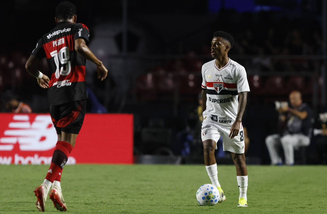 Imagem da noticia São Paulo breca saída e prepara renovação de contrato com Marcos Antônio