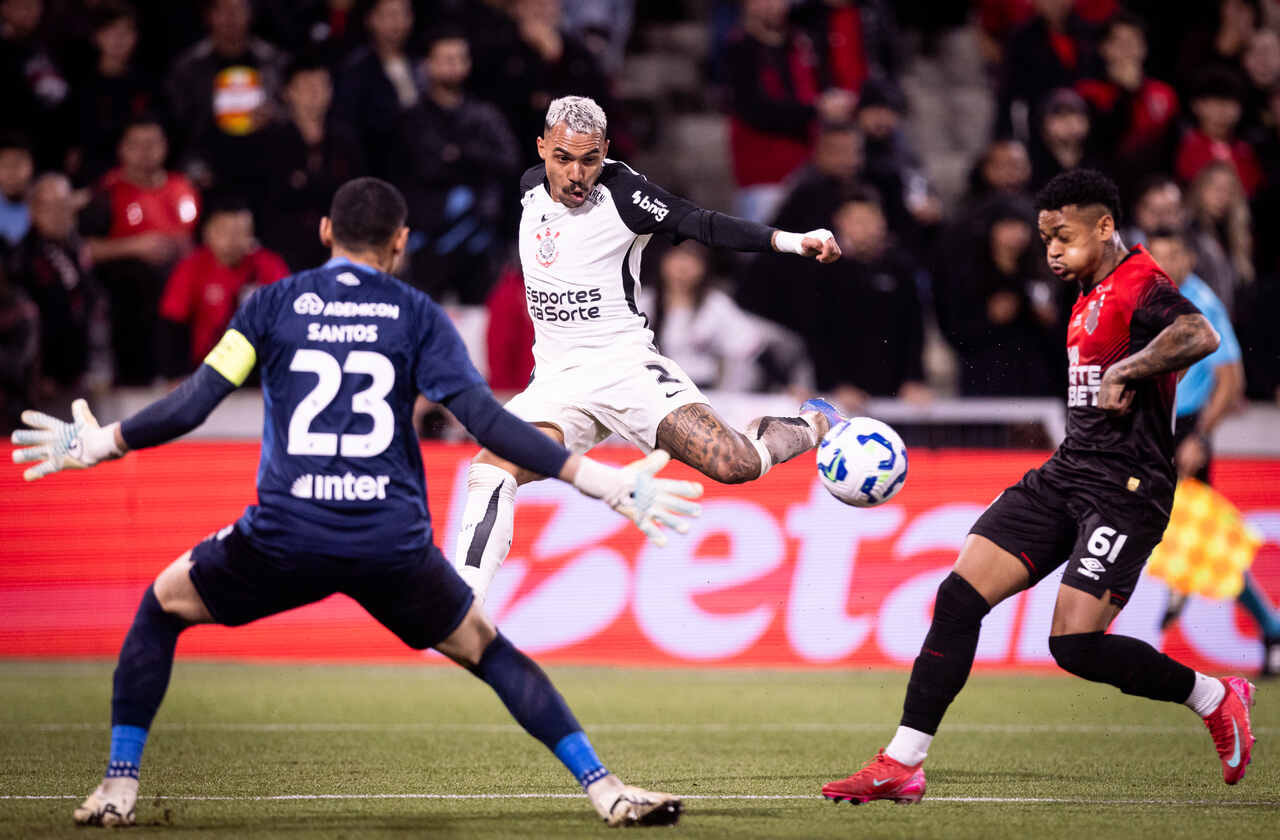Imagem da noticia Corinthians visita Athletico-PR embalado por retrospecto recente positivo