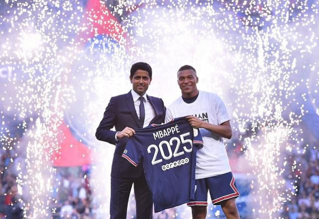 Mbappé renova com o PSG até 2025: "Nossa história se escreve aqui"
