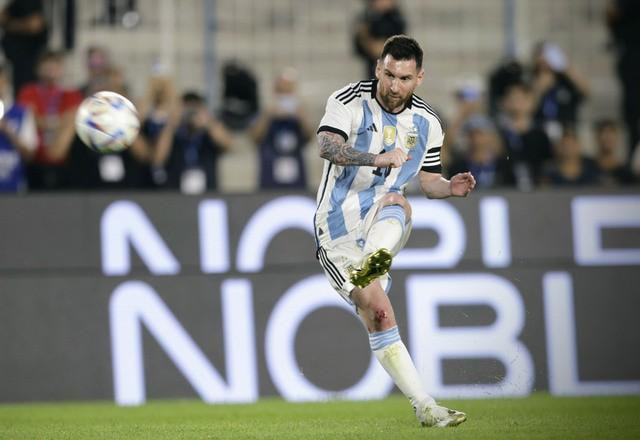 Imagem da noticia Melhor do mundo, Messi alcança marca de 800 gols na carreira