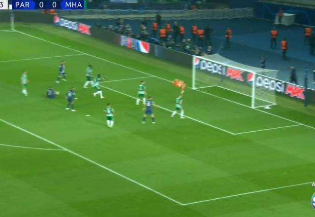 De trivela! Messi recebe de Mbappé e abre o placar para o PSG
