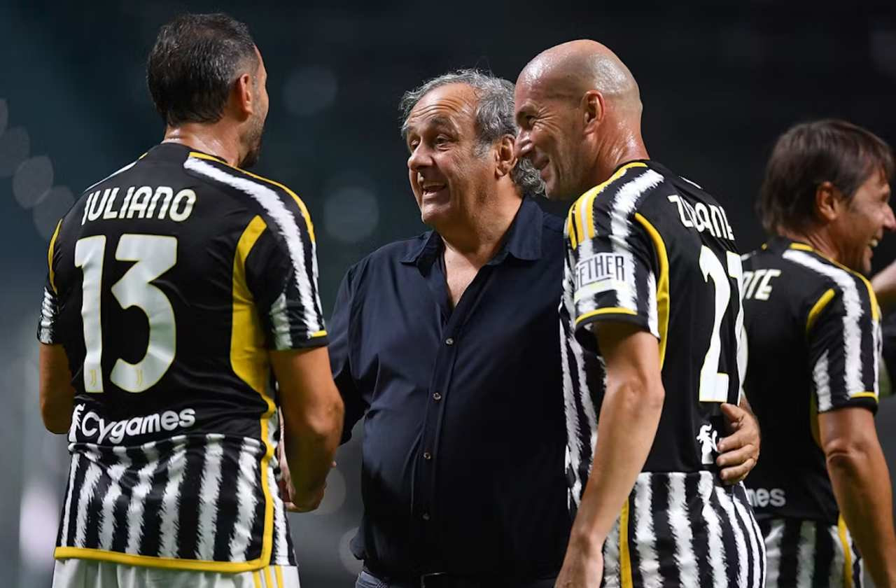 Imagem da noticia Ex-presidente da UEFA critica uso do VAR: "Nunca teria implementado"