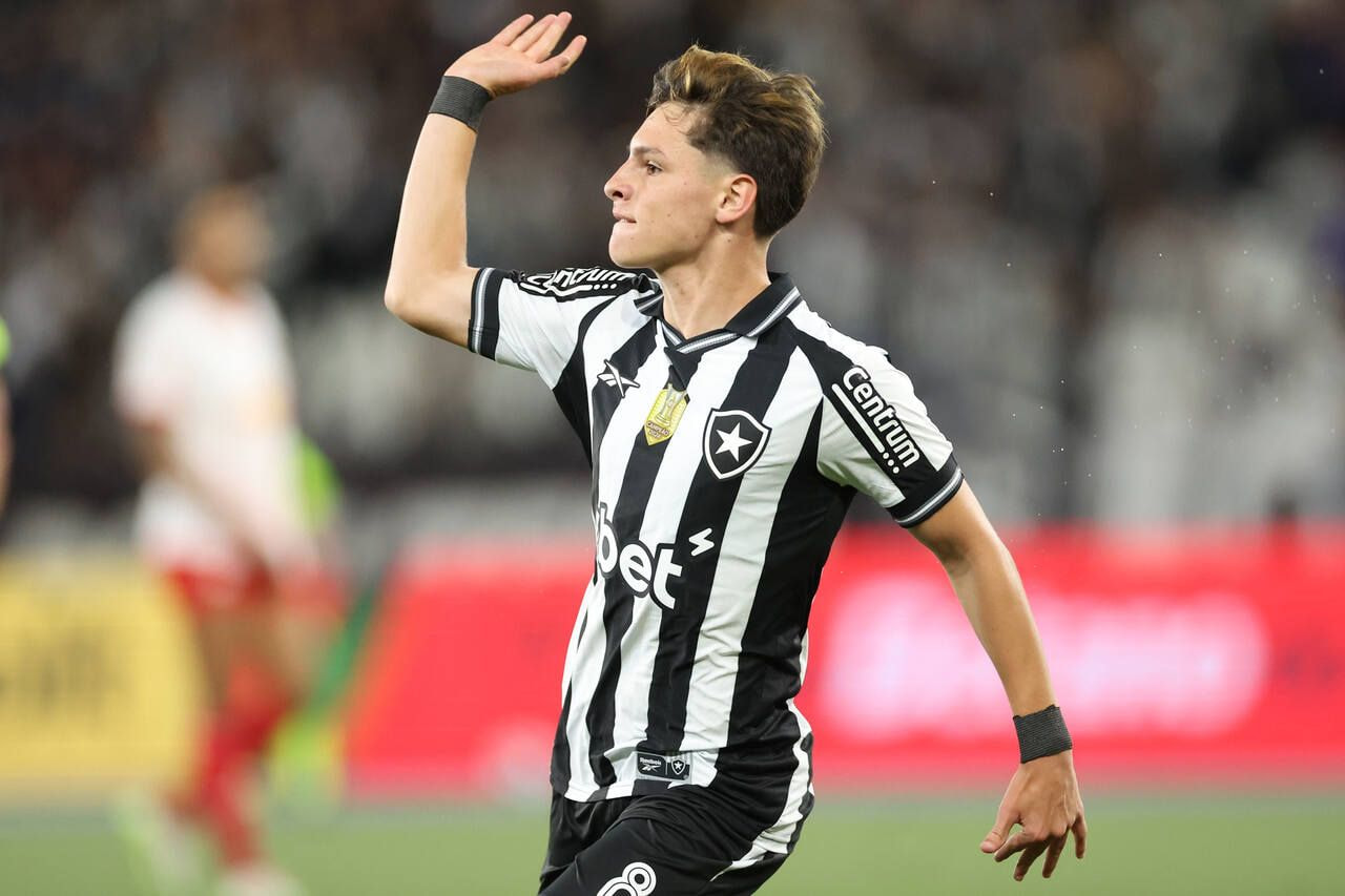 Imagem da noticia Botafogo vence Bragantino e larga na frente na Copa do Brasil