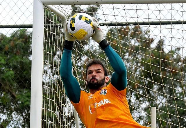 Irmão de Alisson, goleiro Muriel tem contrato rescindido com o Fluminense