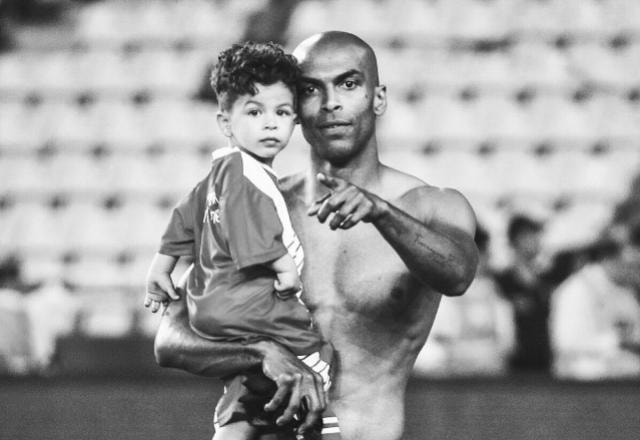 Imagem da noticia Filho de três anos do zagueiro Naldo morre após acidente de carro