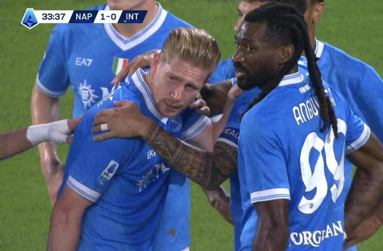 Imagem da noticia De Bruyne se machuca após cobrança de pênalti e preocupa Napoli