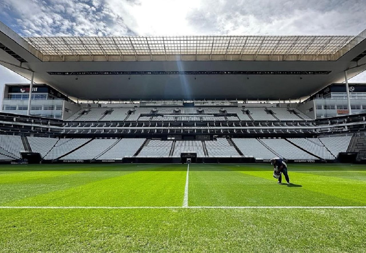 Imagem da noticia Corinthians publica foto da Neo Química Arena e provoca: “O melhor gramado do Brasil” 