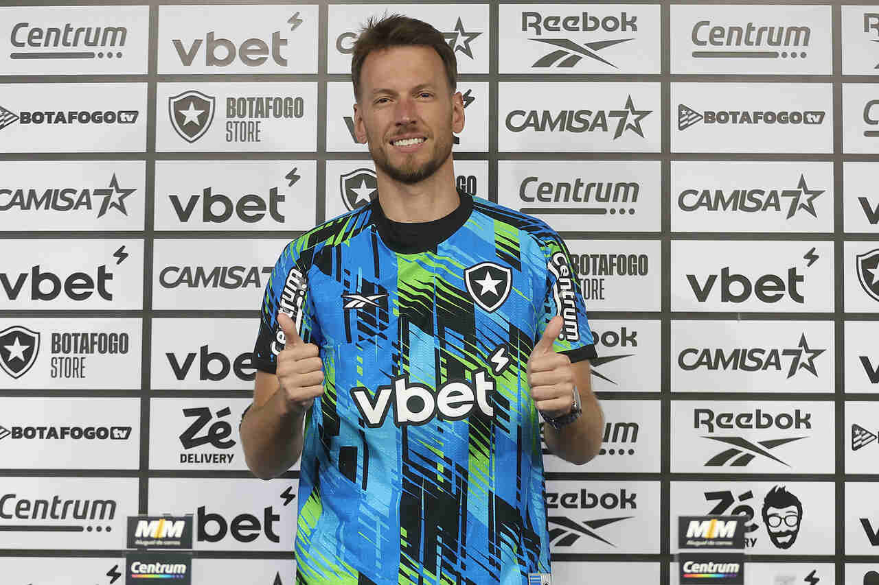 Imagem da noticia Neto é apresentado no Botafogo: "Quando o cavalo está selado, tem que montar"
