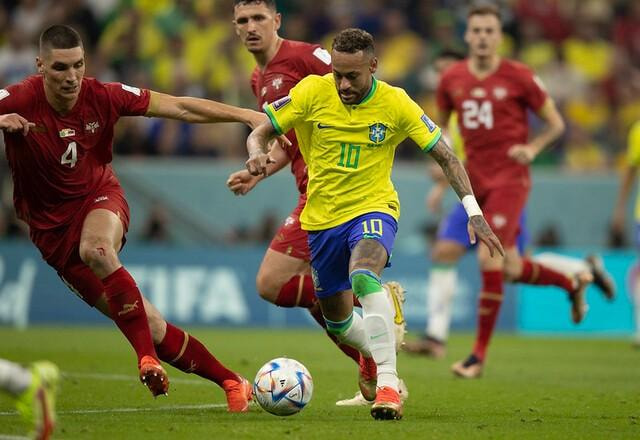 Imagem da noticia Neymar afirma não torcer contra ninguém e lamenta nova lesão: "De novo em uma Copa"