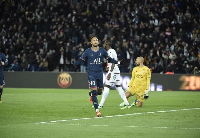 Imagem da noticia Presidente do PSG não garante Neymar nos planos: "Uns virão e outros irão"