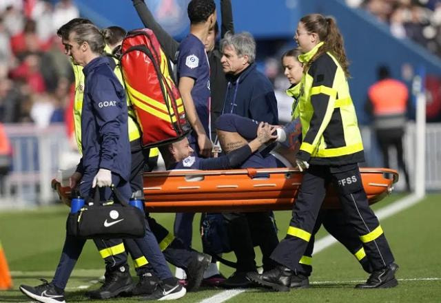 Imagem da noticia "Estou feliz pelo PSG", diz ex-atacante Dugarry sobre cirurgia de Neymar