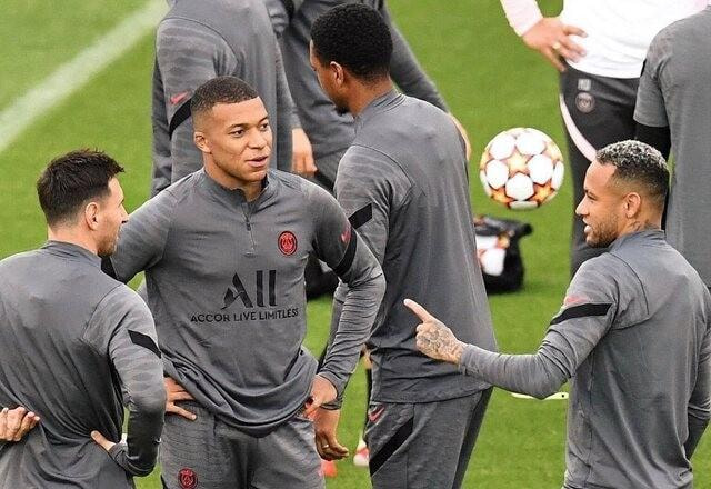 Imagem da noticia Thierry Henry questiona suposto privilégio no PSG e defende Lionel Messi