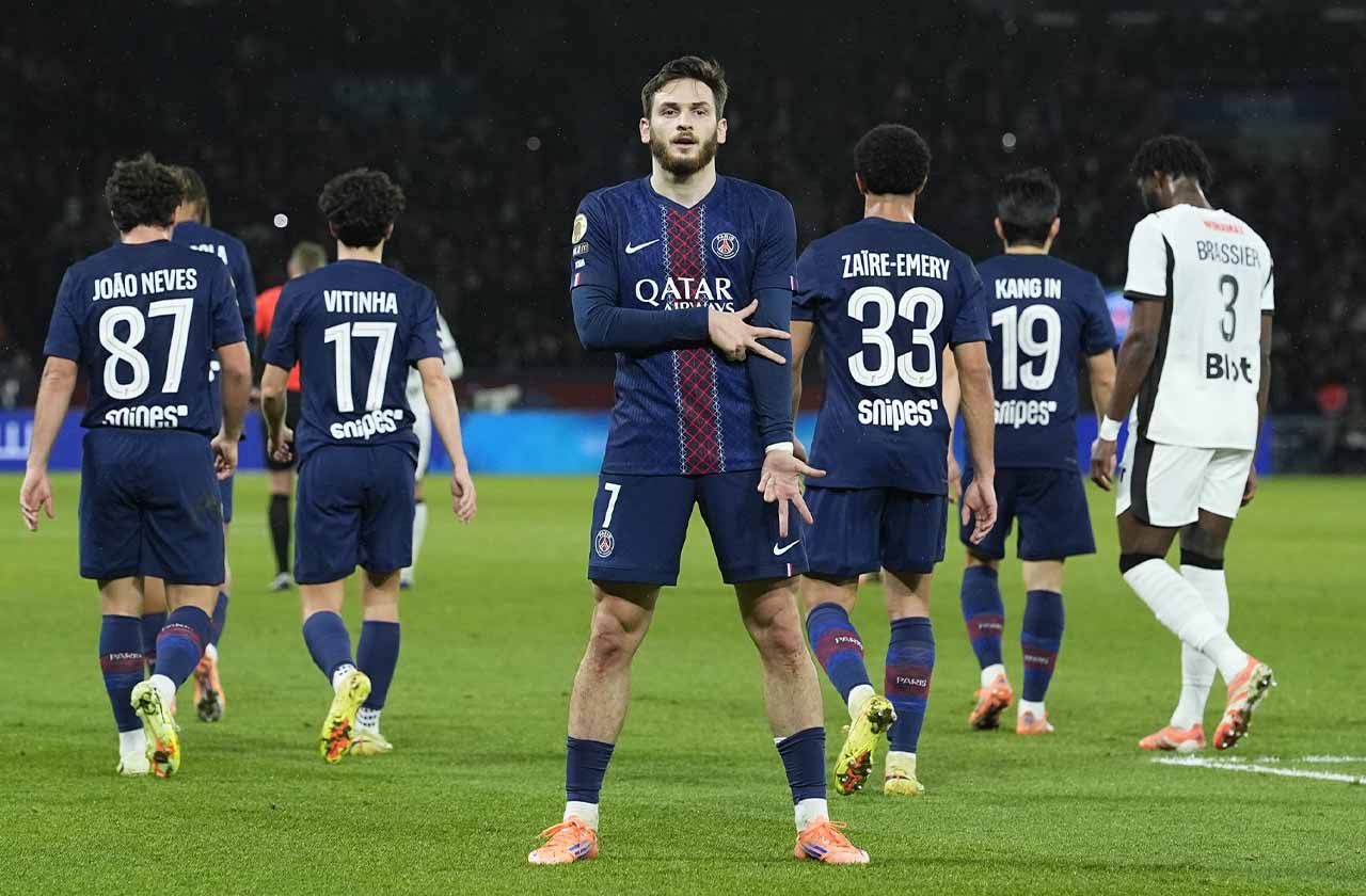 Imagem da noticia Em jogo com belos gols, PSG arrasa o Rennes e cola no líder do Francês