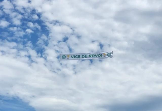 Imagem da noticia "Vice de novo": torcedores do Palmeiras provocam Flamengo em praias do Rio