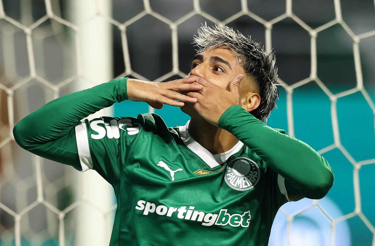 Imagem da noticia Facundo Torres entra para ranking histórico de uruguaios no Palmeiras