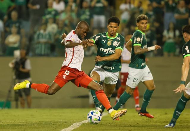 Imagem da noticia Palmeiras vence Internacional e assume a liderança do Brasileirão 