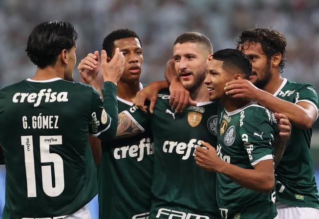 Imagem da noticia Com 4 gols em 7 minutos, Palmeiras vence Atlético-GO e abre vantagem na ponta