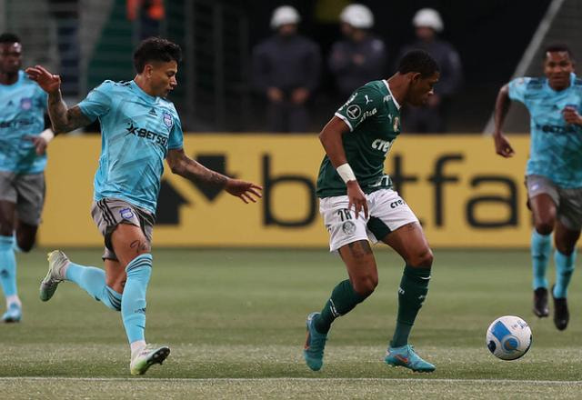 Imagem da noticia Palmeiras bate Emelec, segue 100% e mantém invencibilidade de um ano na Libertadores