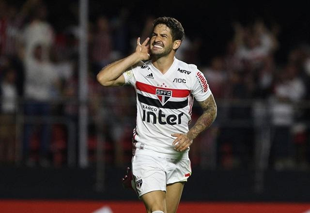 Imagem da noticia São Paulo anuncia retorno do atacante Alexandre Pato