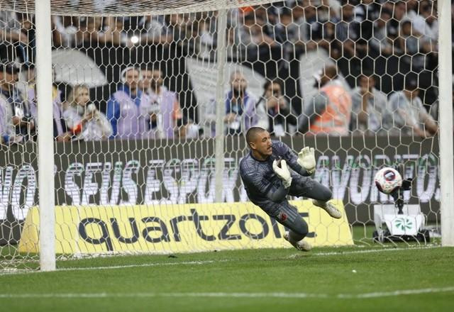 Fagner perde quarto pênalti em decisões com a camisa do Corinthians