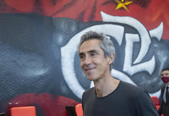Flamengo oficializa a demissão do técnico Paulo Sousa