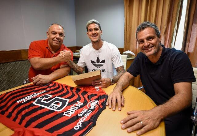 Imagem da noticia Flamengo renova contrato do atacante Pedro até 2027