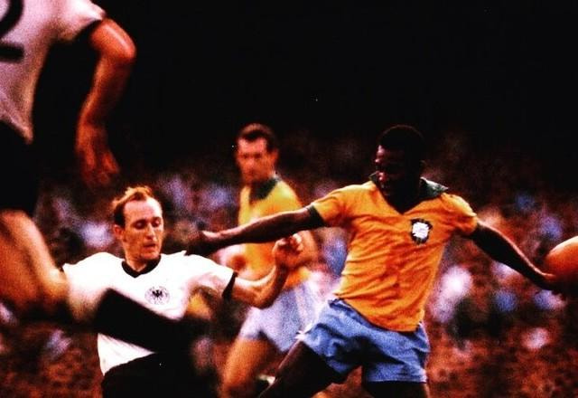 Imagem da noticia Pelé envia recado para jogadores do Brasil: "Tragam este troféu para casa"