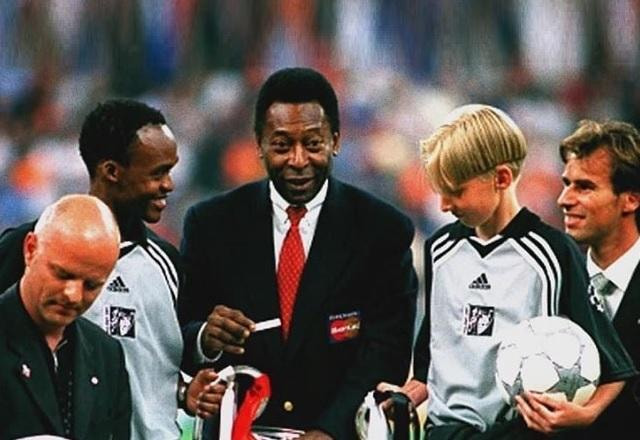 Imagem da noticia Pelé escreve carta para Putin e pede fim da guerra entre Rússia e Ucrânia