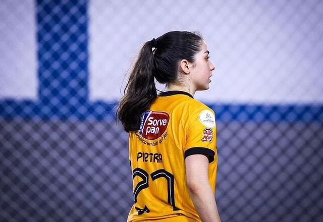 Imagem da noticia Com hepatite autoimune, atleta do Taboão Magnus é internada em estado grave