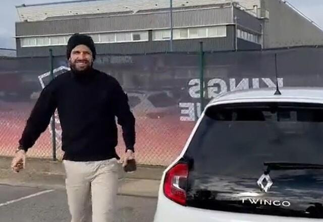 Imagem da noticia Piqué usa relógio e carro popular para ironizar Shakira
