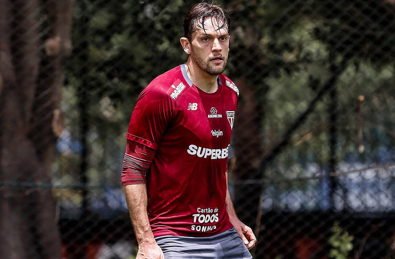 Imagem da noticia São Paulo treina com novidades e terá Tolói de volta contra o Vasco